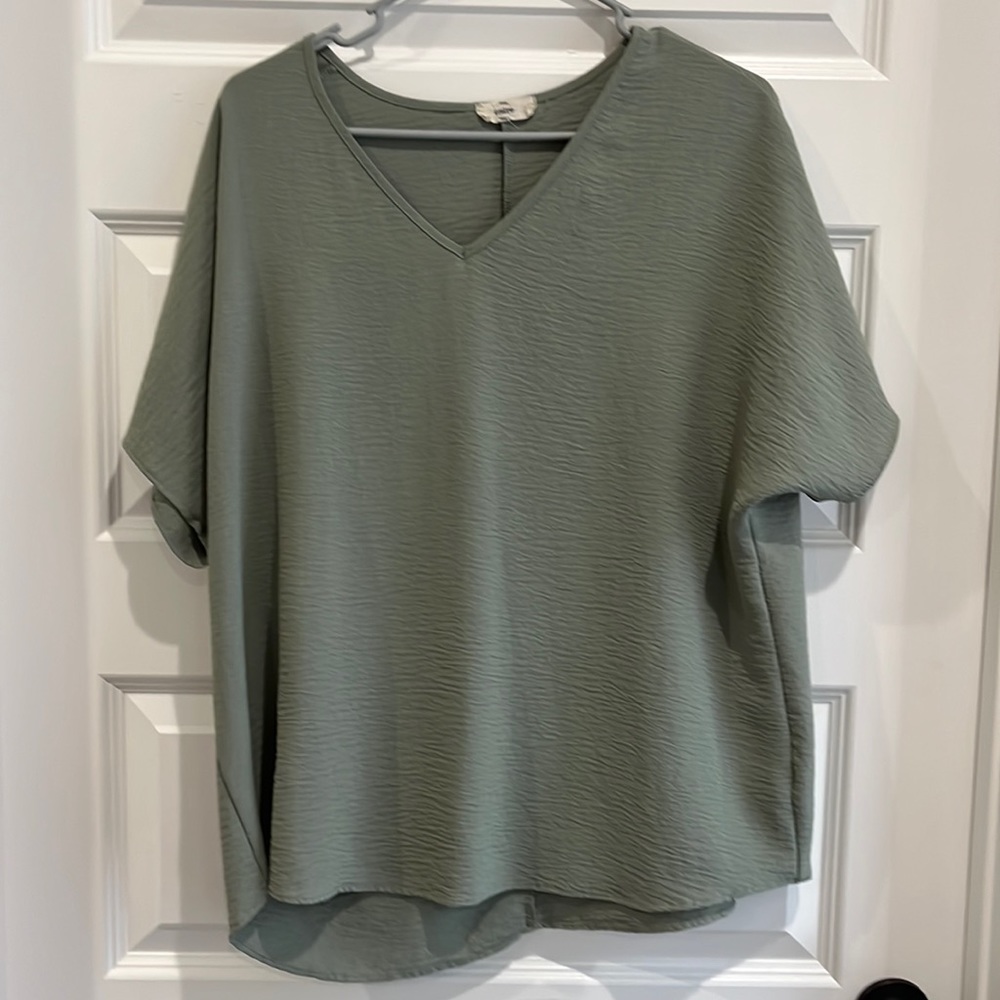 Entro size medium 100% polyester top sage green